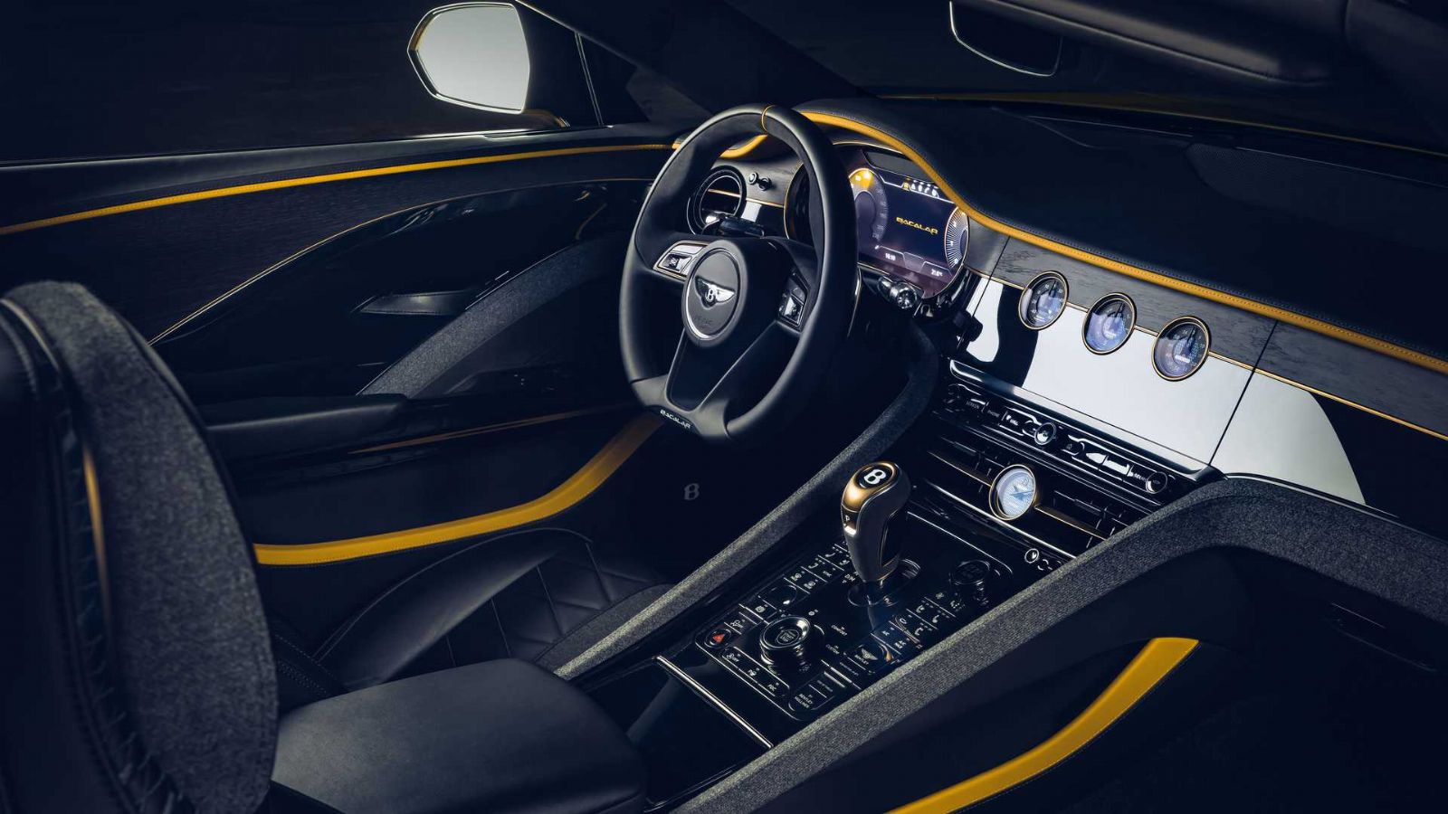 Τέλος η Bacalar παίρνει ισχύ από ένα twin-turbo 6,0 λίτρων W12 κινητήρα που προσφέρει 650 ίππους και 900 Nm ροπής. 